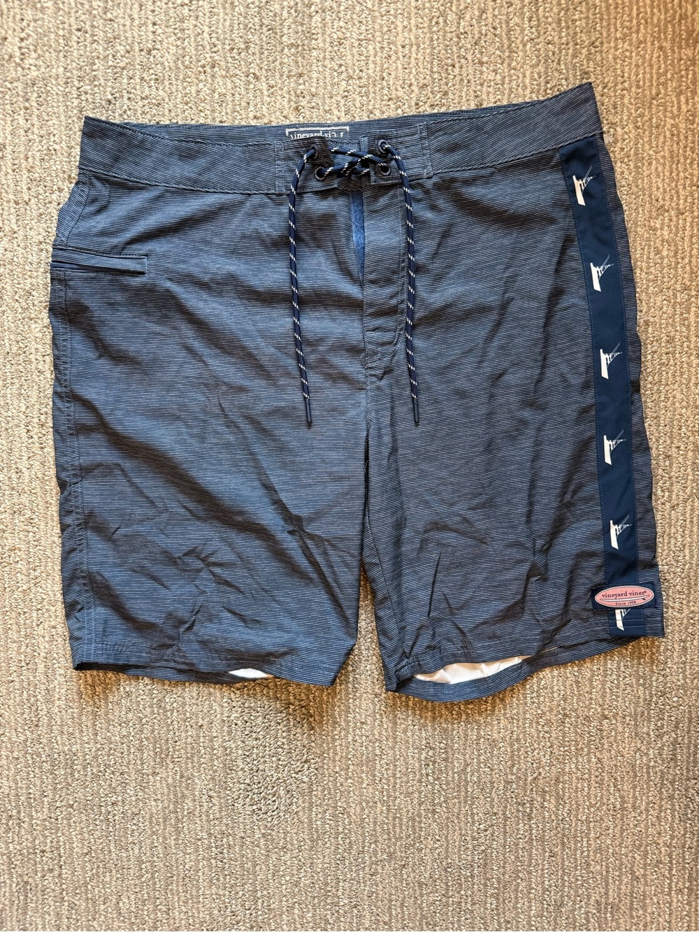 Vineyard Vines Forma Board Shorts Men’s Sz 34 Blue Stripe Performance Swim Short